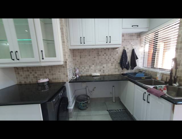 4 BEDROOM FREEHOLD FOR SALE IN BRACKENHURST